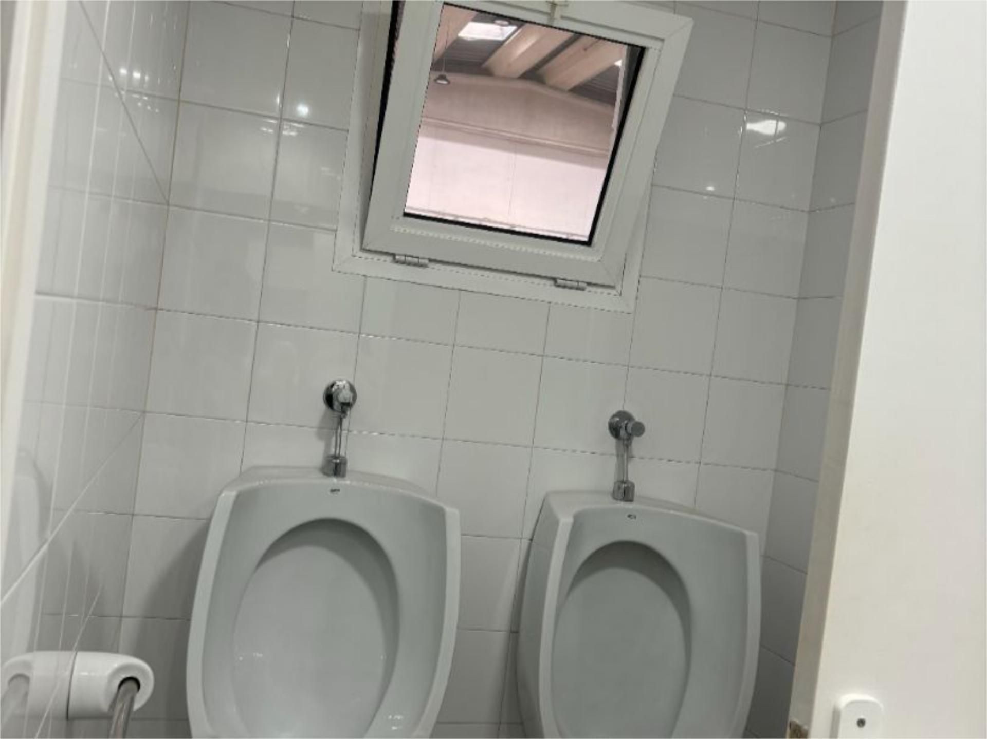 Bathroom of Office to rent in Barberà del Vallès