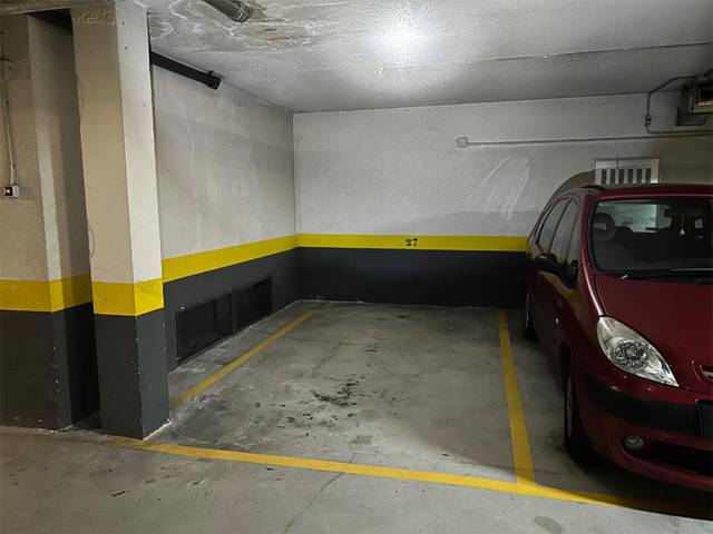 Garaje en Alquiler en Calle Bardenas Reales, 48 en Sarriguren