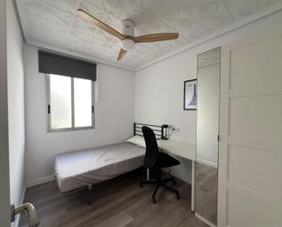 Bedroom of Flat to share in  Valencia Capital  with Heating, Parquet flooring and Swimming Pool