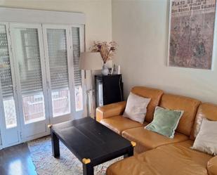 Living room of Flat to rent in  Madrid Capital  with Parquet flooring, Terrace and Balcony