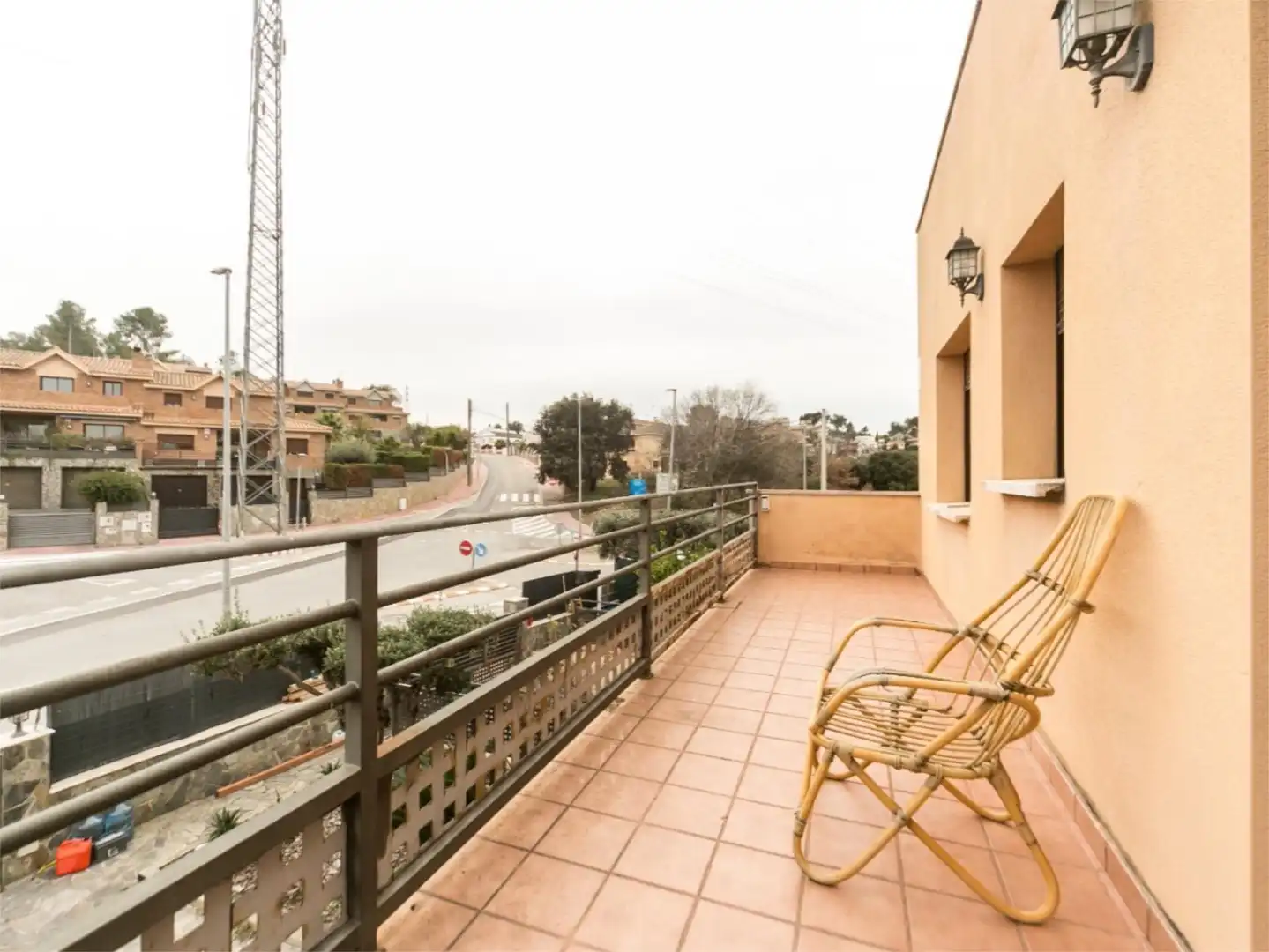 Terrasse von Wohnung zum Verkauf in Sant Esteve Sesrovires mit Klimaanlage, Heizung und Privatgarten