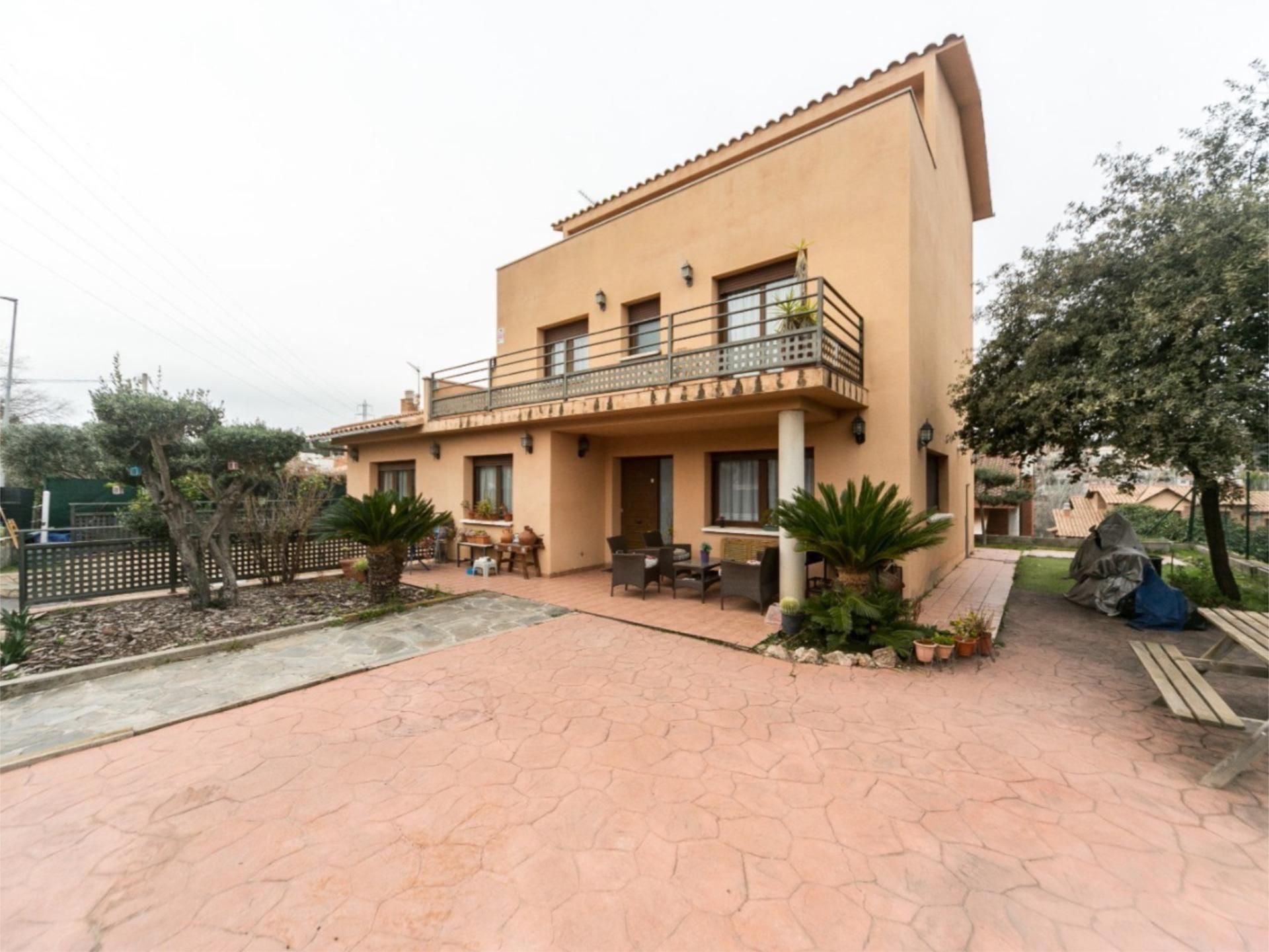 Exterior view of House or chalet for sale in Sant Esteve Sesrovires  with Air Conditioner, Terrace and Balcony