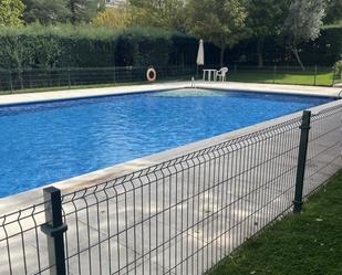 Swimming pool of Flat to rent in  Madrid Capital  with Air Conditioner, Heating and Storage room