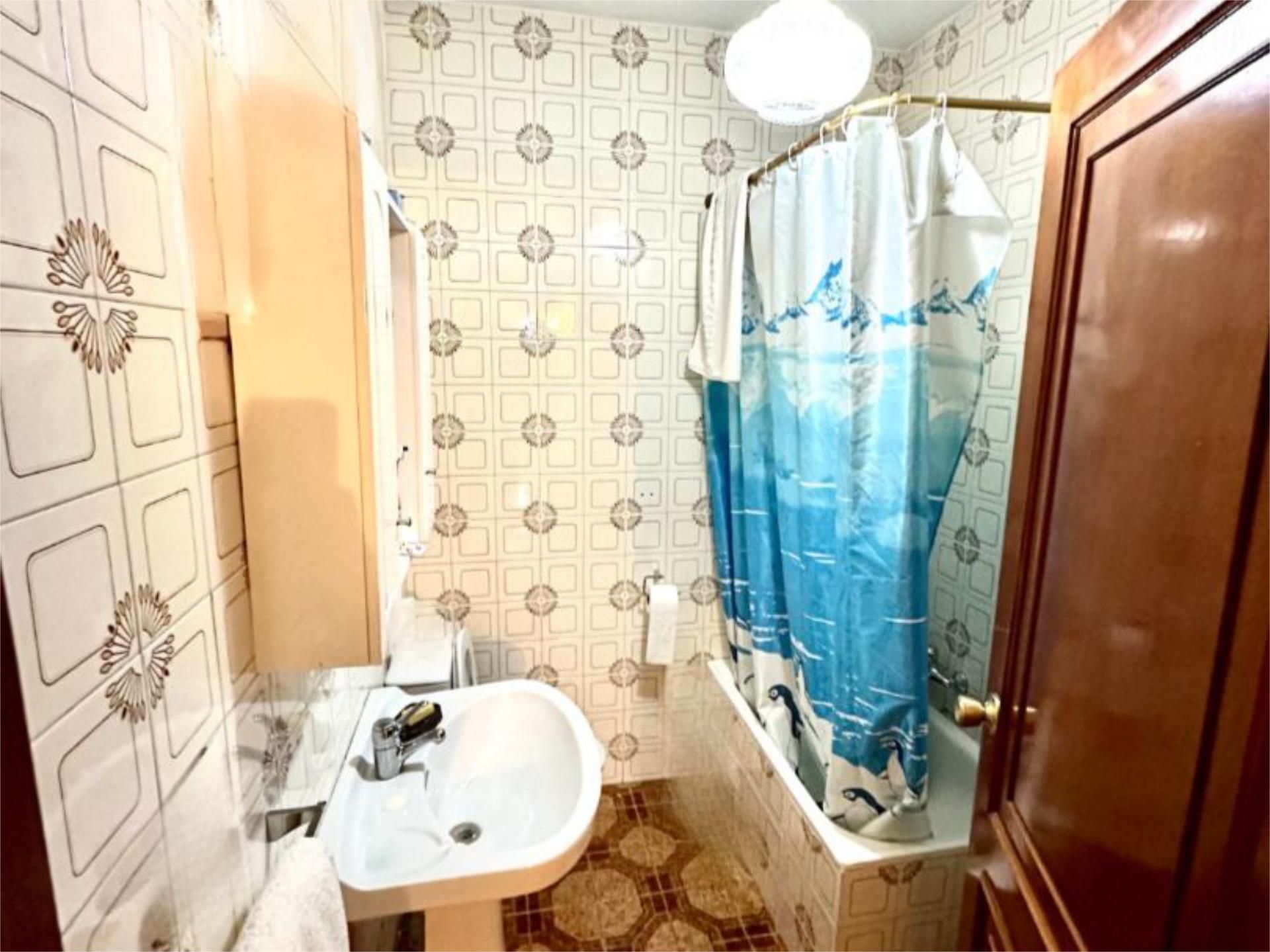 Bathroom of Flat for sale in Cazorla  with Air Conditioner and Balcony
