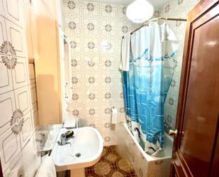 Bathroom of Flat for sale in Cazorla  with Air Conditioner, Heating and Furnished