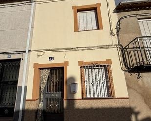 Vista exterior de Casa adosada en venda en Fuerte del Rey amb Aire condicionat, Terrassa i Moblat