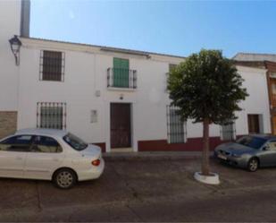 Vista exterior de Casa o xalet en venda en La Zarza (Badajoz) amb Calefacció, Terrassa i Traster