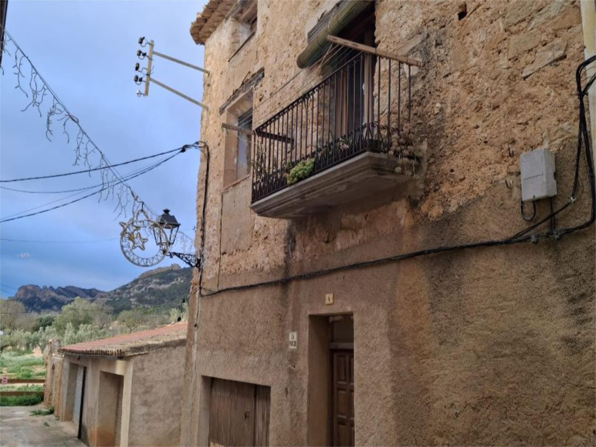 Vista exterior de Casa adosada en venda en Prat de Comte amb Traster, Moblat i Balcó
