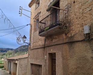 Vista exterior de Casa adosada en venda en Prat de Comte amb Traster, Moblat i Balcó