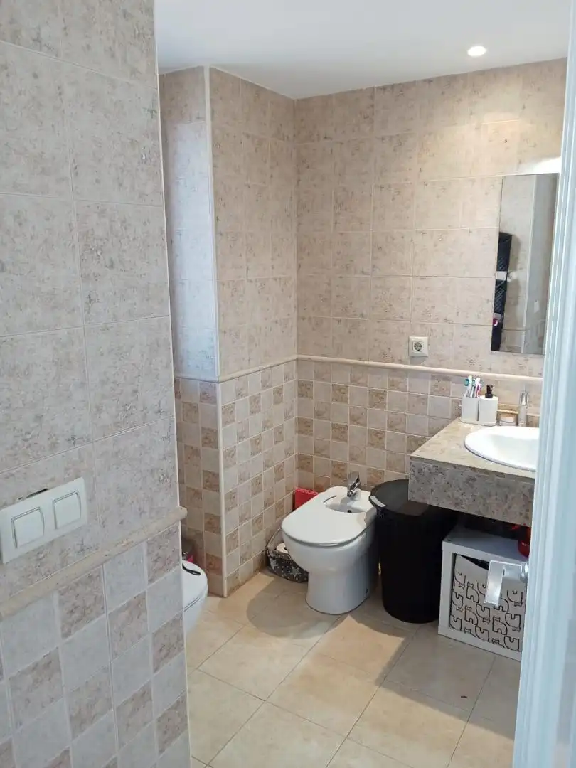 Wohnung zum Verkauf in Carrer Trident, 23, Cabo de las Huertas Badezimmer von Wohnung zum Verkauf in Alicante / Alacant mit Terrasse, Abstellraum und Schwimmbad