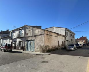 Vista exterior de Casa adosada en venda en Valdetorres de Jarama amb Jardí privat