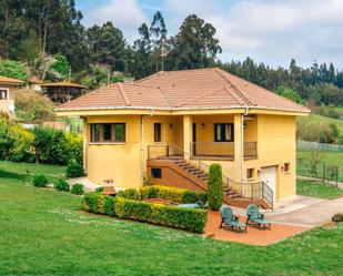 Vista exterior de Casa o xalet en venda en Castrillón amb Terrassa