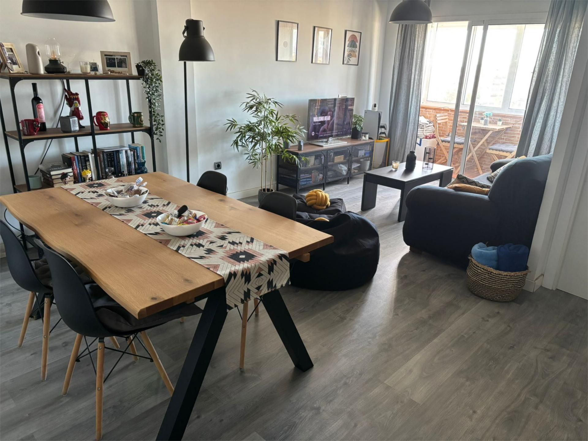 Sala d'estar de Pis en venda en Alcalá de Guadaira amb Aire condicionat, Parquet i Moblat