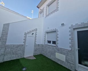 Exterior view of Single-family semi-detached for sale in Badajoz Capital  with Air Conditioner