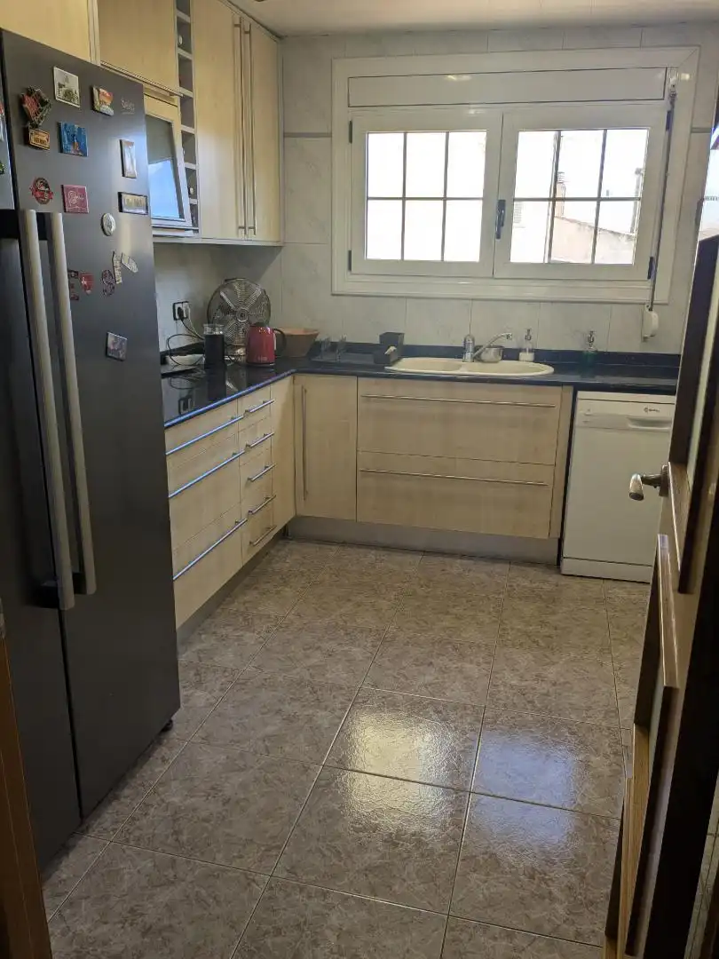 Casa adosada en venta en Centre - Cordelles Cocina de Casa adosada en venta en Cerdanyola del Vallès con Aire acondicionado y Terraza
