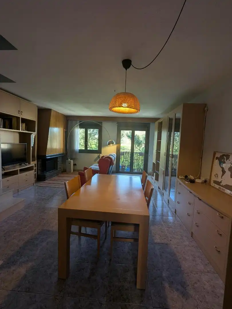 Casa adosada en venta en Centre - Cordelles Comedor de Casa adosada en venta en Cerdanyola del Vallès con Aire acondicionado y Terraza