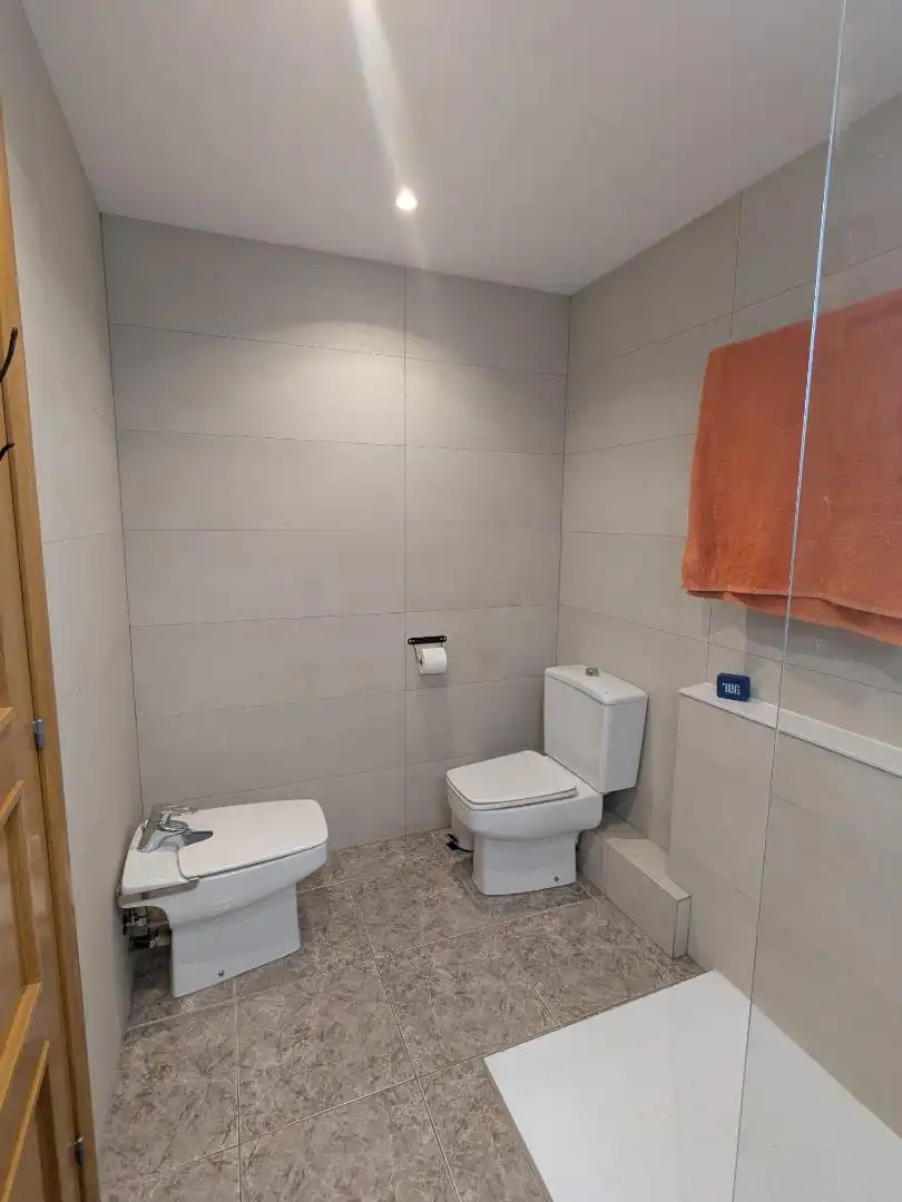 Casa adosada en venta en Centre - Cordelles Baño de Casa adosada en venta en Cerdanyola del Vallès con Aire acondicionado y Terraza