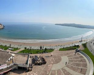 Vista exterior de Pis de lloguer en Gijón  amb Calefacció, Parquet i Moblat