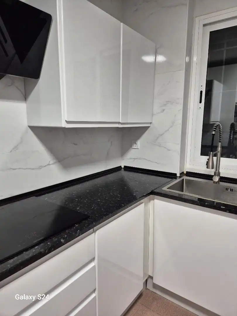 Cocina de Casa o chalet en venta en Castilleja de la Cuesta con Aire acondicionado, Calefacción y Jardín privado