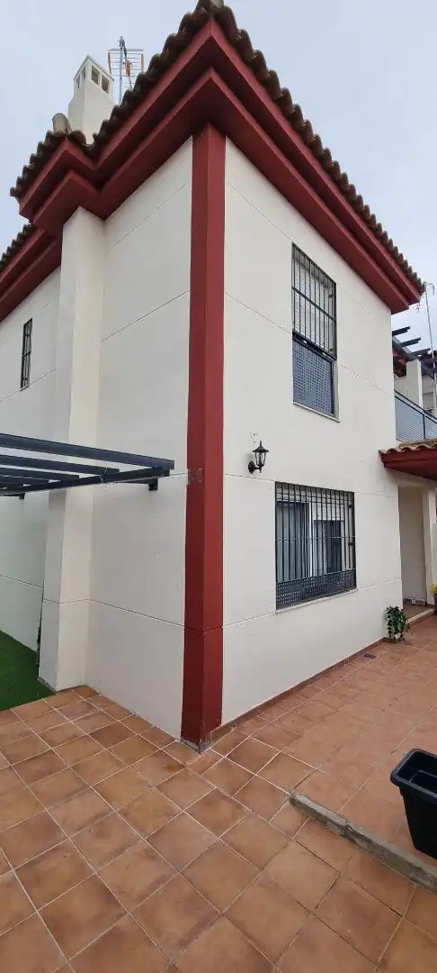 Vista exterior de Casa o chalet en venta en Castilleja de la Cuesta con Aire acondicionado, Calefacción y Jardín privado