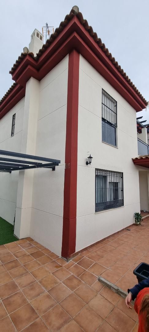 Vista exterior de Casa o xalet en venda en Castilleja de la Cuesta amb Aire condicionat, Calefacció i Jardí privat