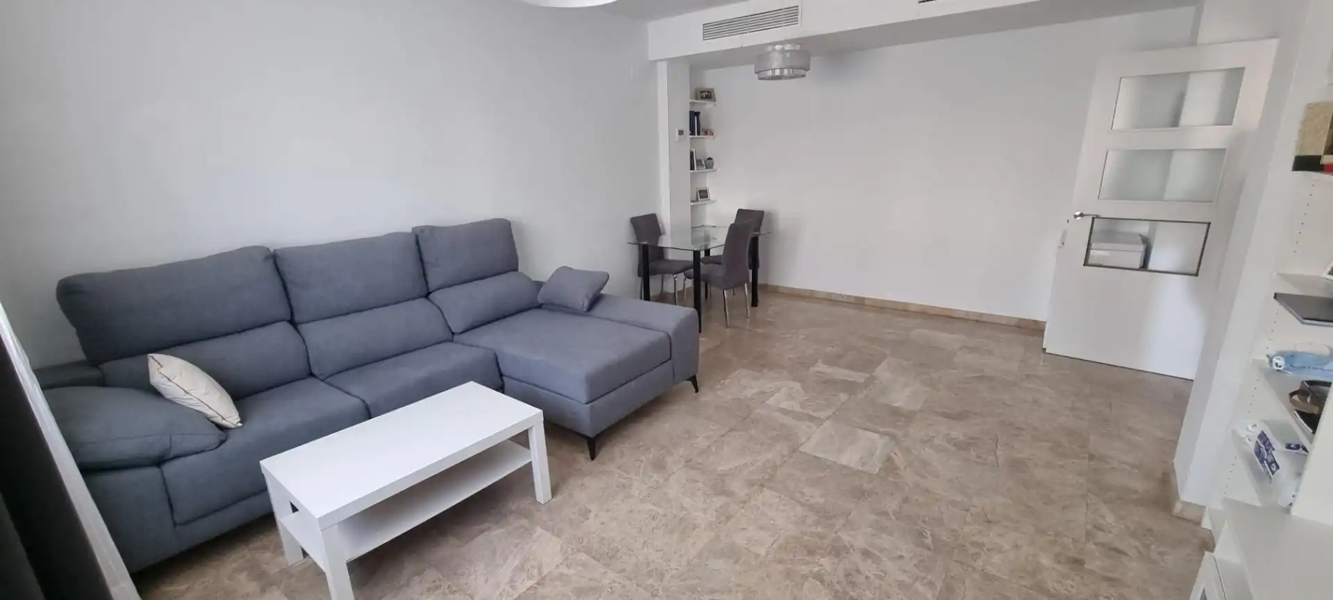 Sala de estar de Casa o chalet en venta en Castilleja de la Cuesta con Aire acondicionado, Calefacción y Jardín privado