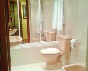 Bathroom of Flat for sale in Salamanca Capital  with Heating and Private garden