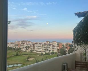 Vista exterior de Pis de lloguer en Benalmádena amb Aire condicionat, Terrassa i Piscina