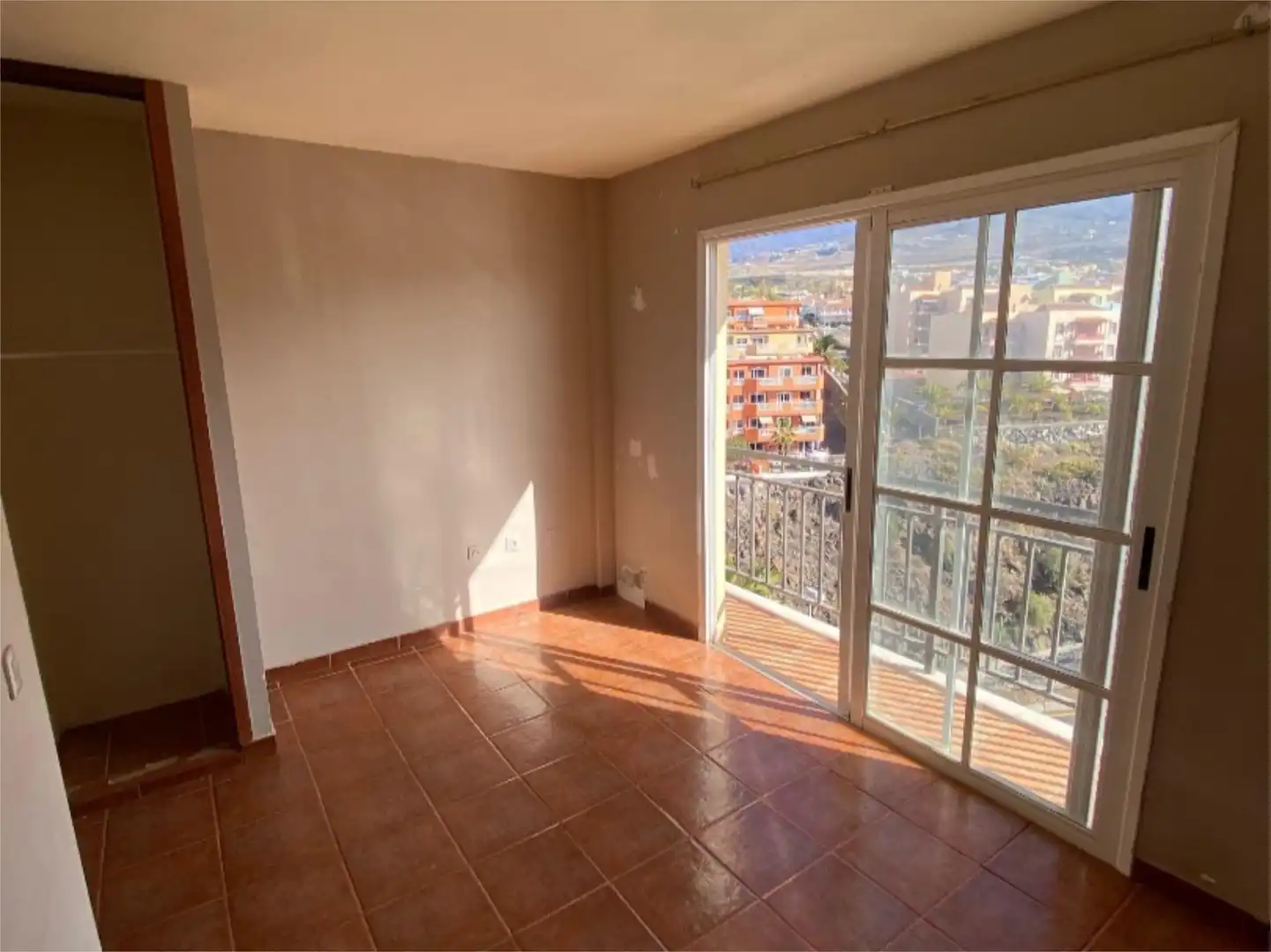 Einfamilien-Reihenhaus zum Verkauf in Urbanizacion Callao Salvaje C, 16, Callao Salvaje - Playa Paraíso Schlafzimmer von Einfamilien-Reihenhaus zum Verkauf in Adeje mit Privatgarten, Terrasse und Schwimmbad