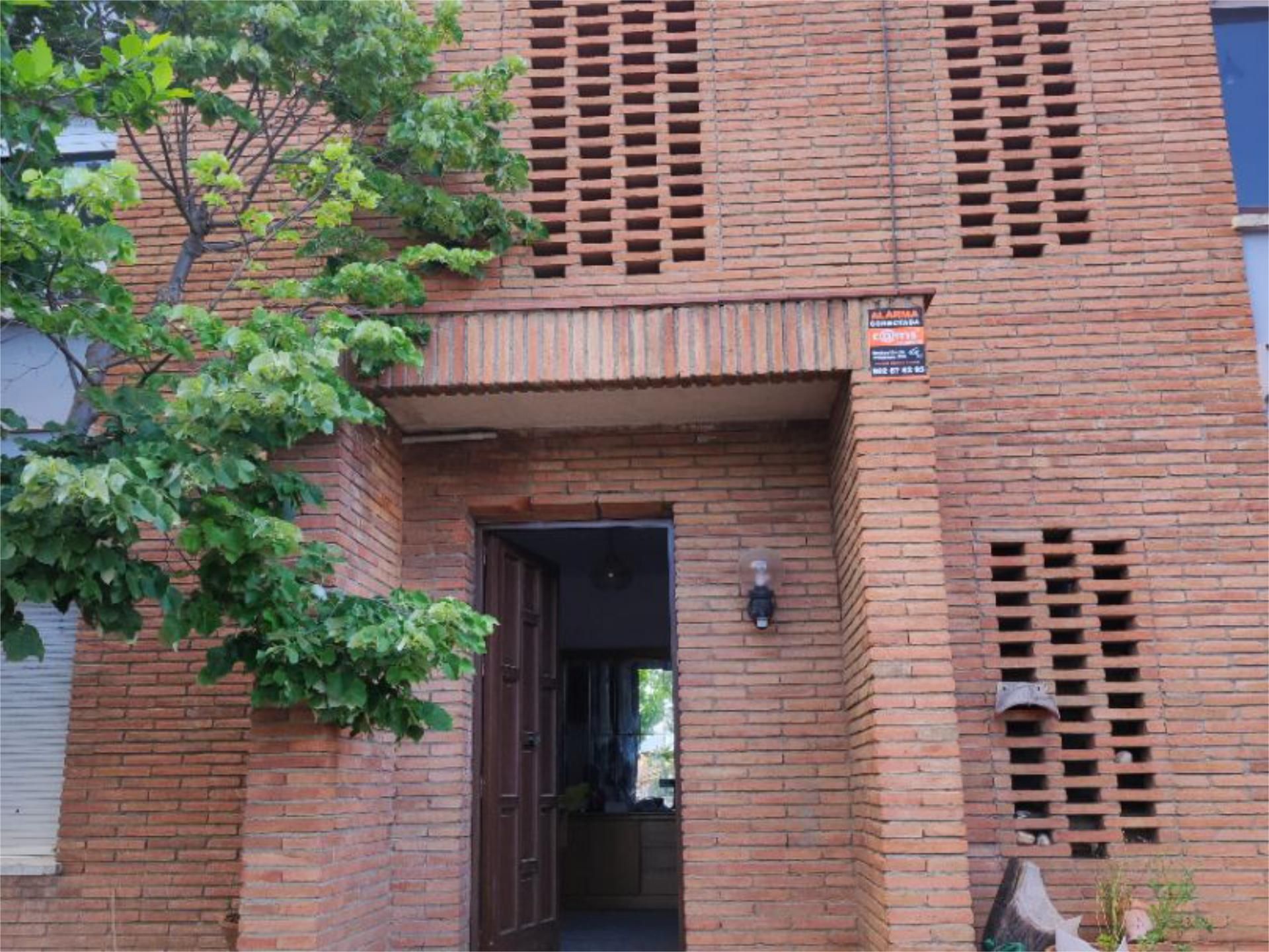 Vista exterior de Pis en venda en Esparreguera amb Calefacció, Jardí privat i Balcó