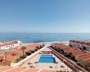 Piscina de Pis en venda en La Manga del Mar Menor amb Terrassa, Piscina i Balcó