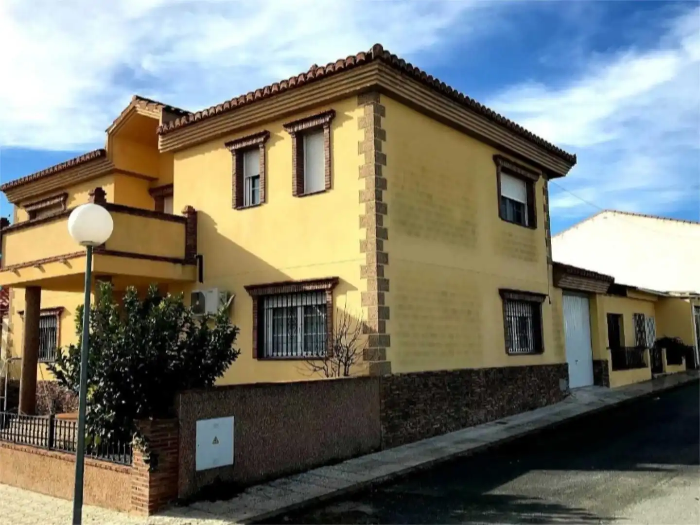 Exterior view of Houses for sale in Pedro Martínez  with Air Conditioner and Terrace