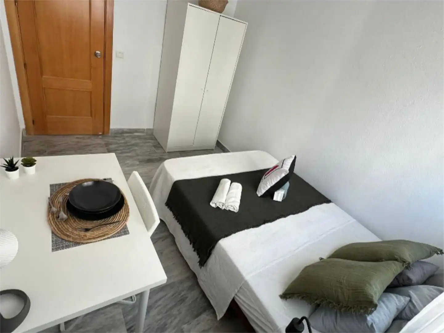 Room in Calle Cristo de la Sed, 62, Barrio del Nervión Room in Calle Cristo de la Sed, 62, Barrio del Nervión