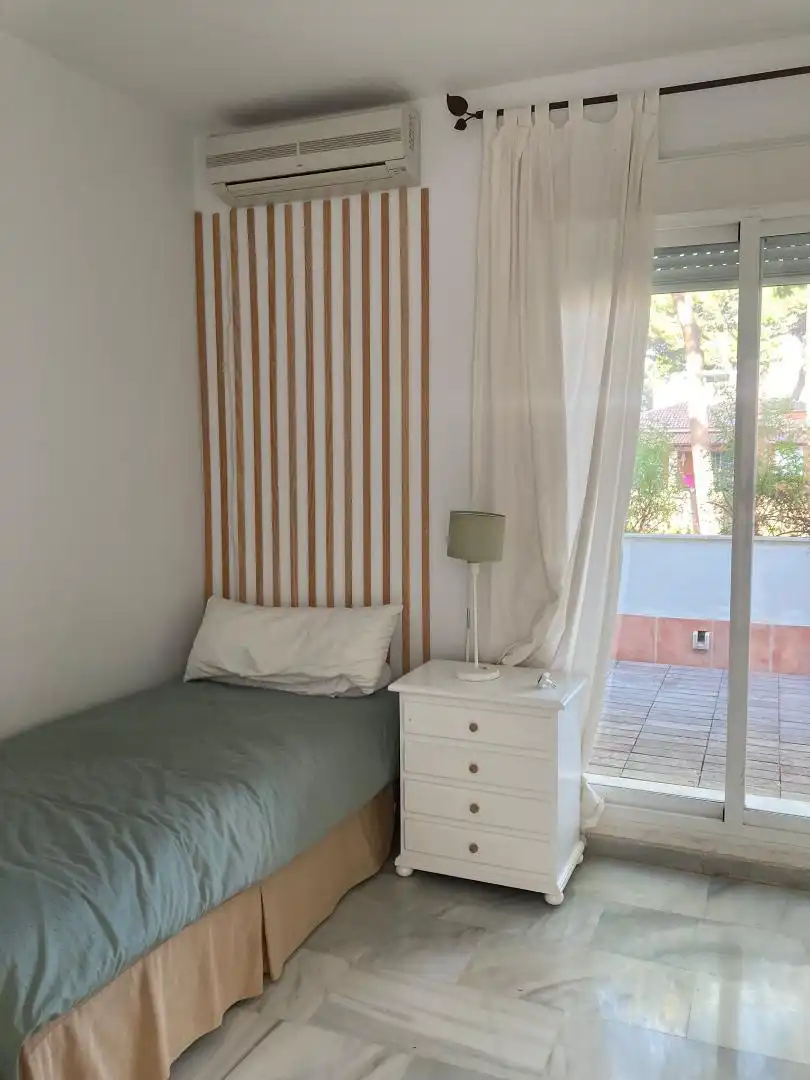 Casa o chalet en venta en Avenida Pinar de la Juliana, 36, Bollullos de la Mitación Habitación de Casa o chalet en venta en Bollullos de la Mitación con Aire acondicionado, Terraza y Piscina