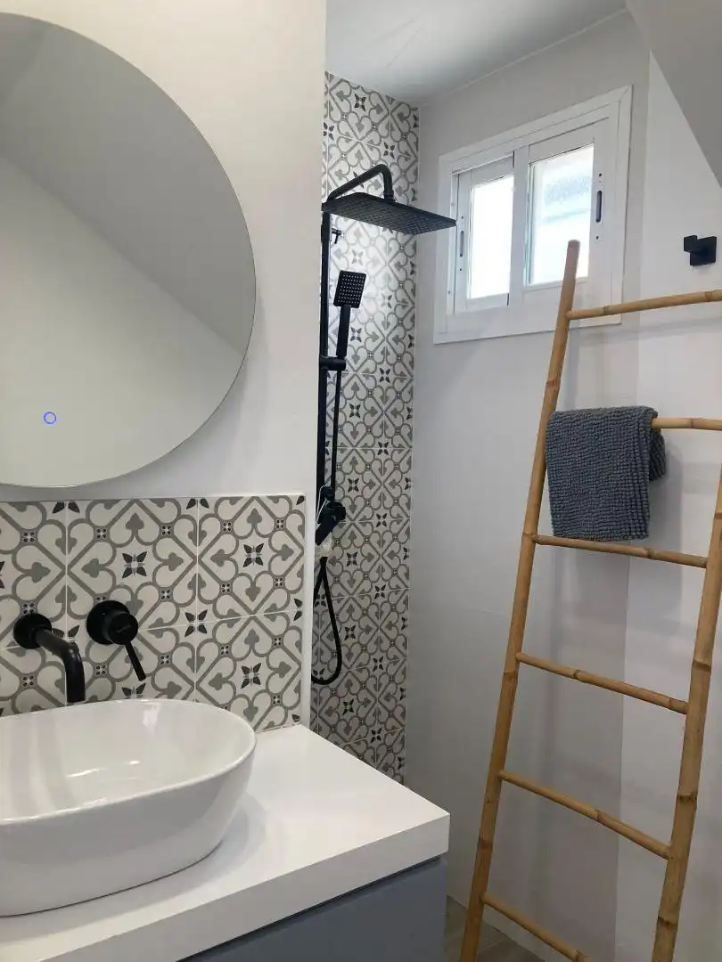 Casa o chalet en venta en Avenida Pinar de la Juliana, 36, Bollullos de la Mitación Baño de Casa o chalet en venta en Bollullos de la Mitación con Aire acondicionado, Terraza y Piscina