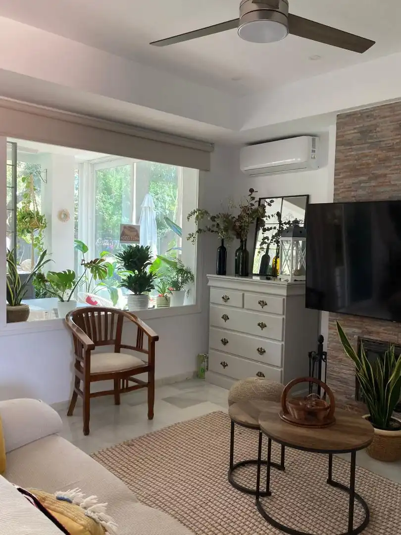 Casa o chalet en venta en Avenida Pinar de la Juliana, 36, Bollullos de la Mitación Sala de estar de Casa o chalet en venta en Bollullos de la Mitación con Aire acondicionado, Terraza y Piscina