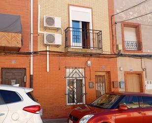 Vista exterior de Casa adosada de lloguer en Minglanilla amb Aire condicionat i Balcó