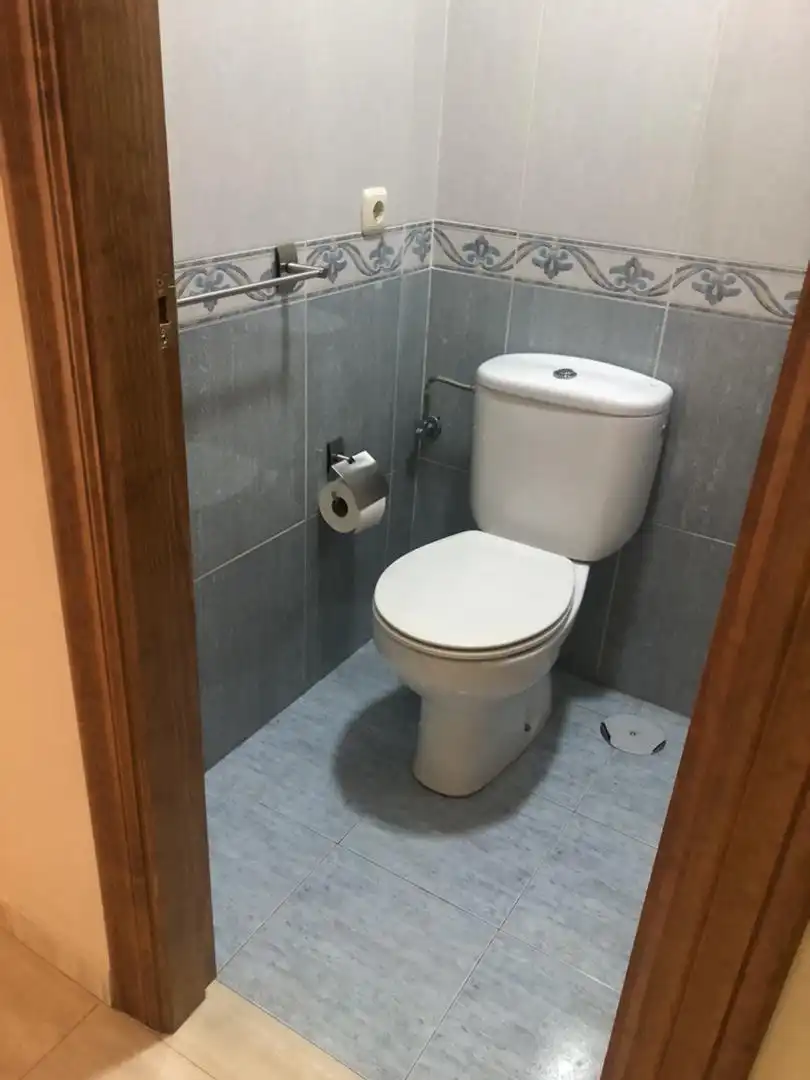 Piso en venta en Calle Aragón, 5, Berja Baño de Piso en venta en Berja con Aire acondicionado, Calefacción y Amueblado