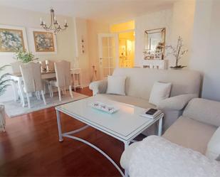 Living room of Flat for sale in  Sevilla Capital  with Air Conditioner, Terrace and Balcony