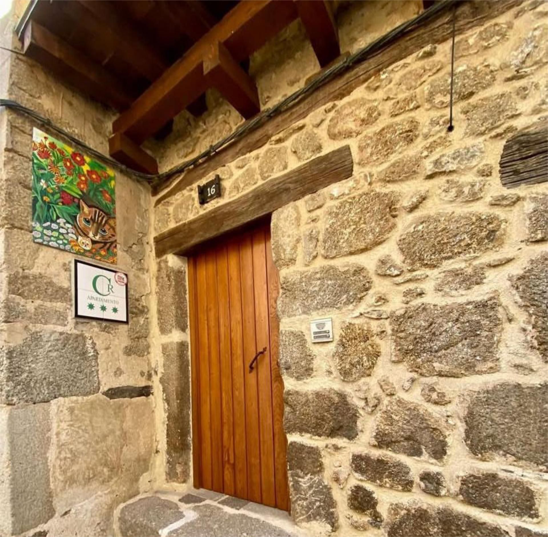Casa adosada en venda en Gata amb Terrassa i Balcó