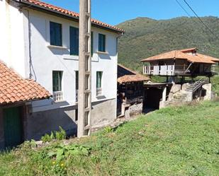 Vista exterior de Finca rústica en venda en Oviedo  amb Jardí privat, Parquet i Terrassa