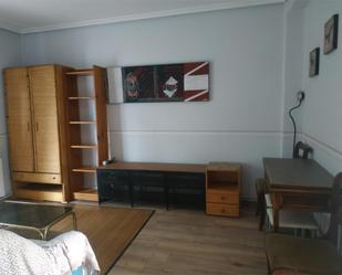 Sala d'estar de Apartament de lloguer en  Logroño amb Calefacció, Parquet i Terrassa