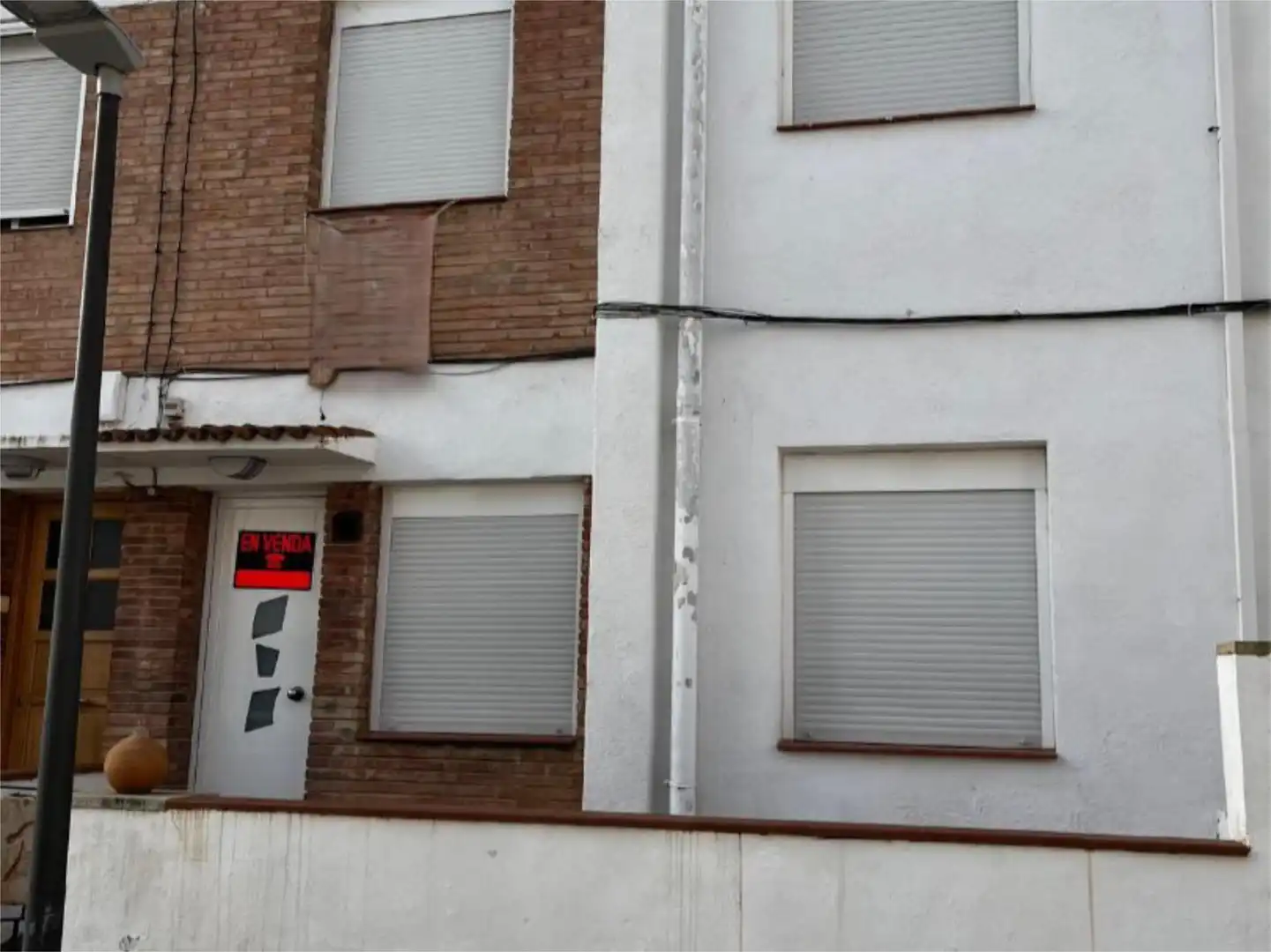 Casa adosada en venta en Passatge del Roser, 15, Flix Vista exterior de Casa adosada en venta en Flix con Calefacción, Trastero y Amueblado