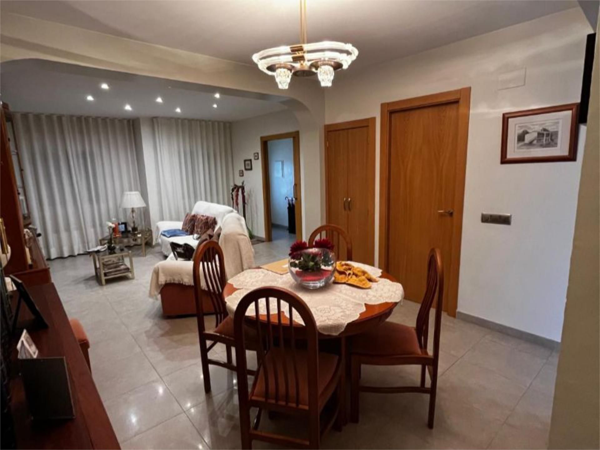 Dining room of Single-family semi-detached for sale in Flix