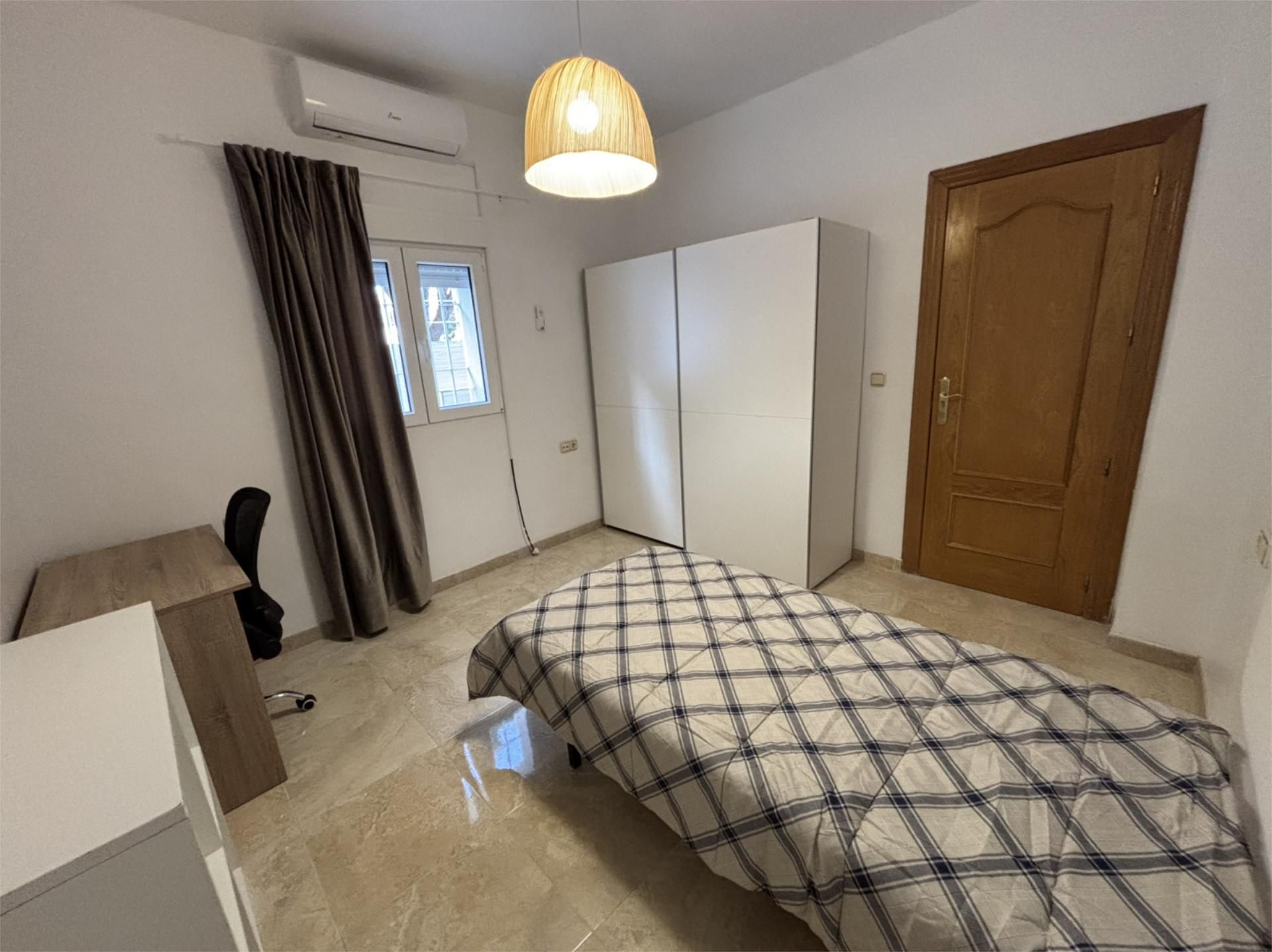 Bedroom of Single-family semi-detached to share in  Almería Capital  with Air Conditioner, Heating and Furnished