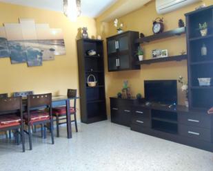 Living room of Flat to share in  Granada Capital  with Air Conditioner, Heating and Terrace