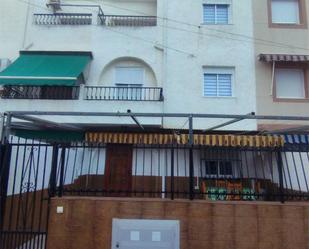 Vista exterior de Casa adosada de lloguer en Santa Pola amb Terrassa i Balcó