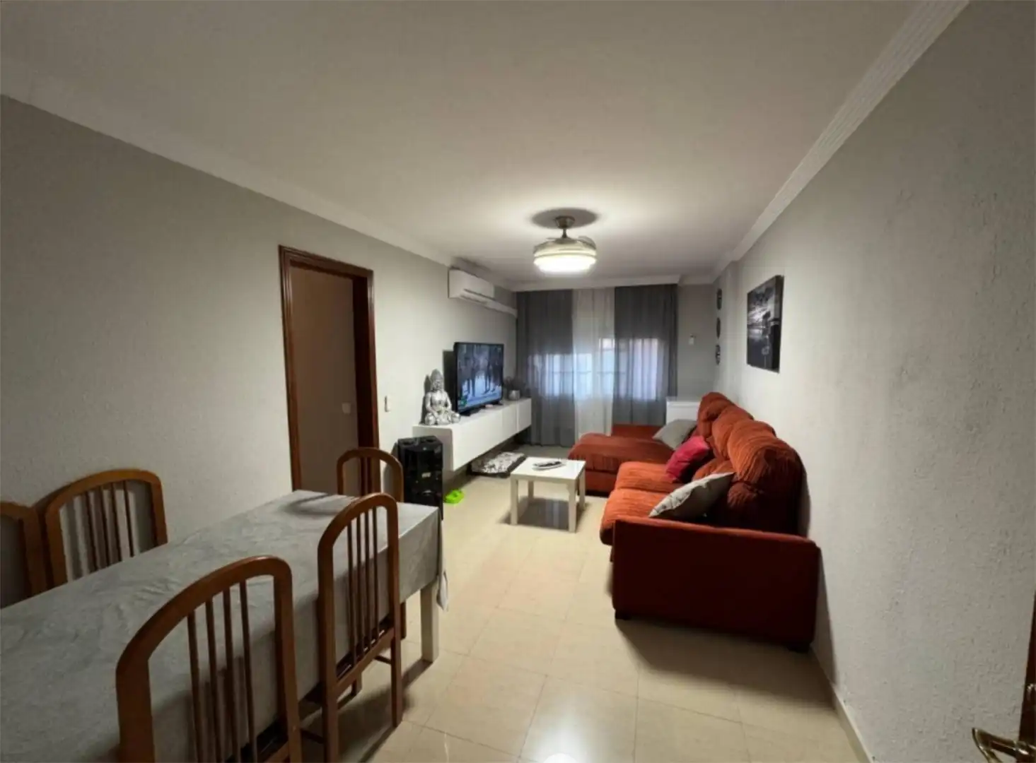 Living room of Flat for rent in Sevilla  with Air Conditioner, Heating and Furnished