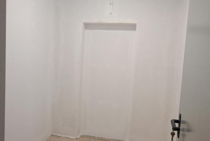 Box room to rent in Calle de Reinosa, 13, La Serna, Madrid - image 1 Photo 1 of Box room to rent in Calle de Reinosa, 13, La Serna, Madrid