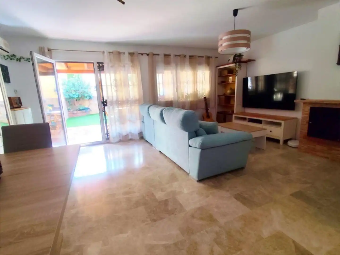 Detached homes for sale in Calle Escritora Elena Quiroga, 5, Churriana - El Pizarrillo - La Noria-Guadalsol Living room of Detached homes for sale in Málaga with Air Conditioner, Heating and Private garden